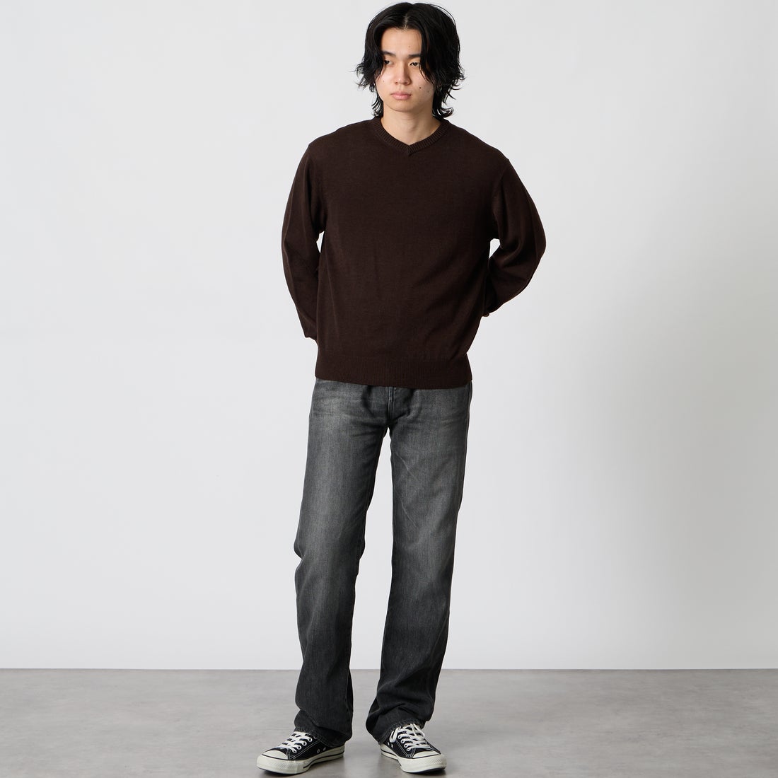 Jeans Factory Clothes [ジーンズファクトリークローズ] 12G メロウヤーン Vネックニット [26522029] 305 BROWN &&モデル身長：177cm 着用サイズ：M&&