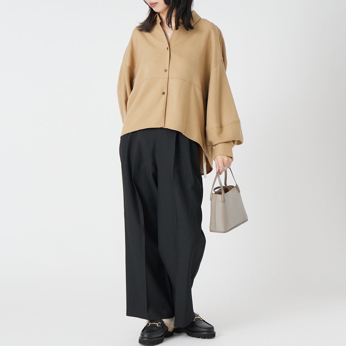 CLOCHE [クロシェ] ウールライクコクーンシャツ [65285620] ﾍﾞｰｼﾞｭ &&モデル身長：162cm 着用サイズ：2&&