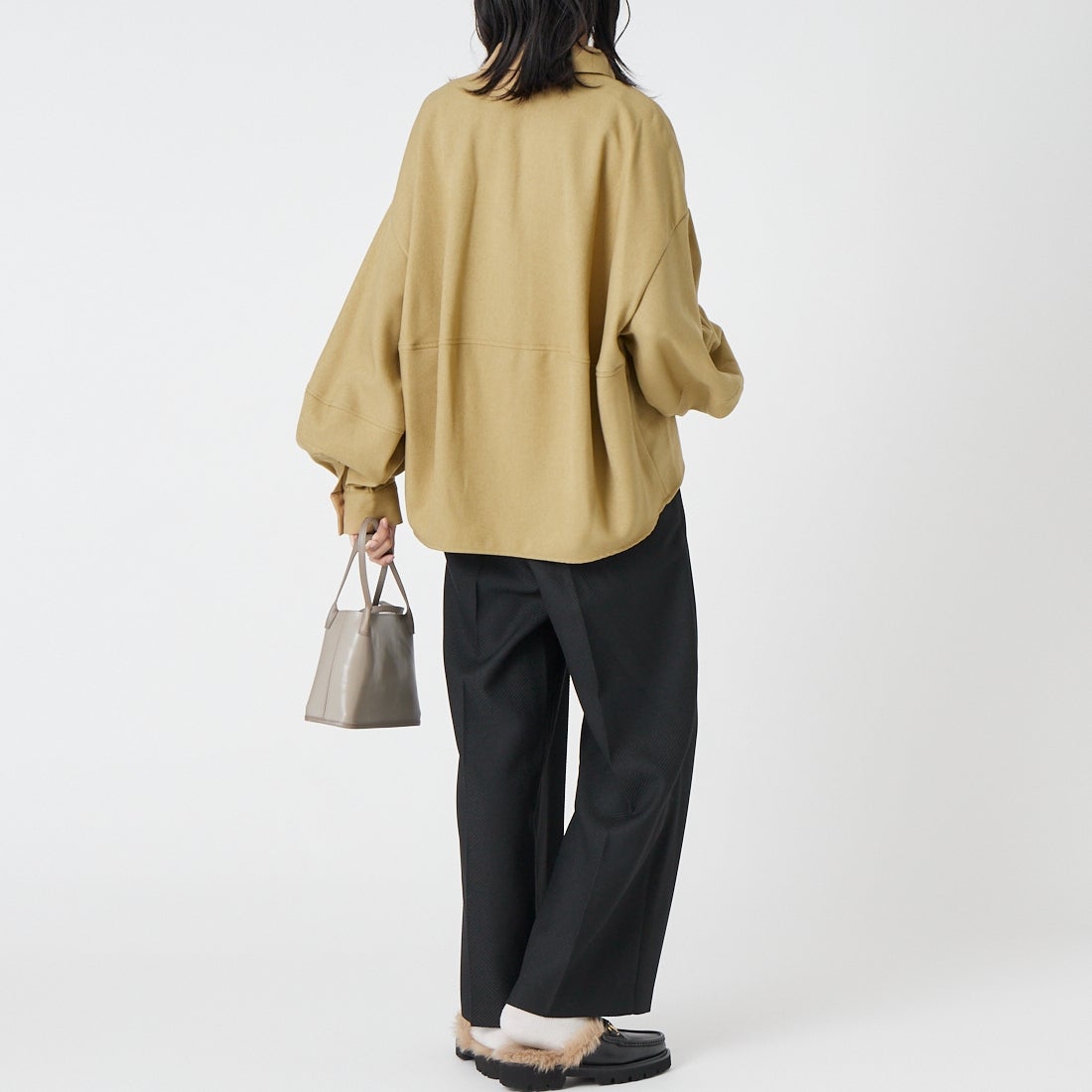 CLOCHE [クロシェ] ウールライクコクーンシャツ [65285620] ﾍﾞｰｼﾞｭ &&モデル身長：162cm 着用サイズ：2&&