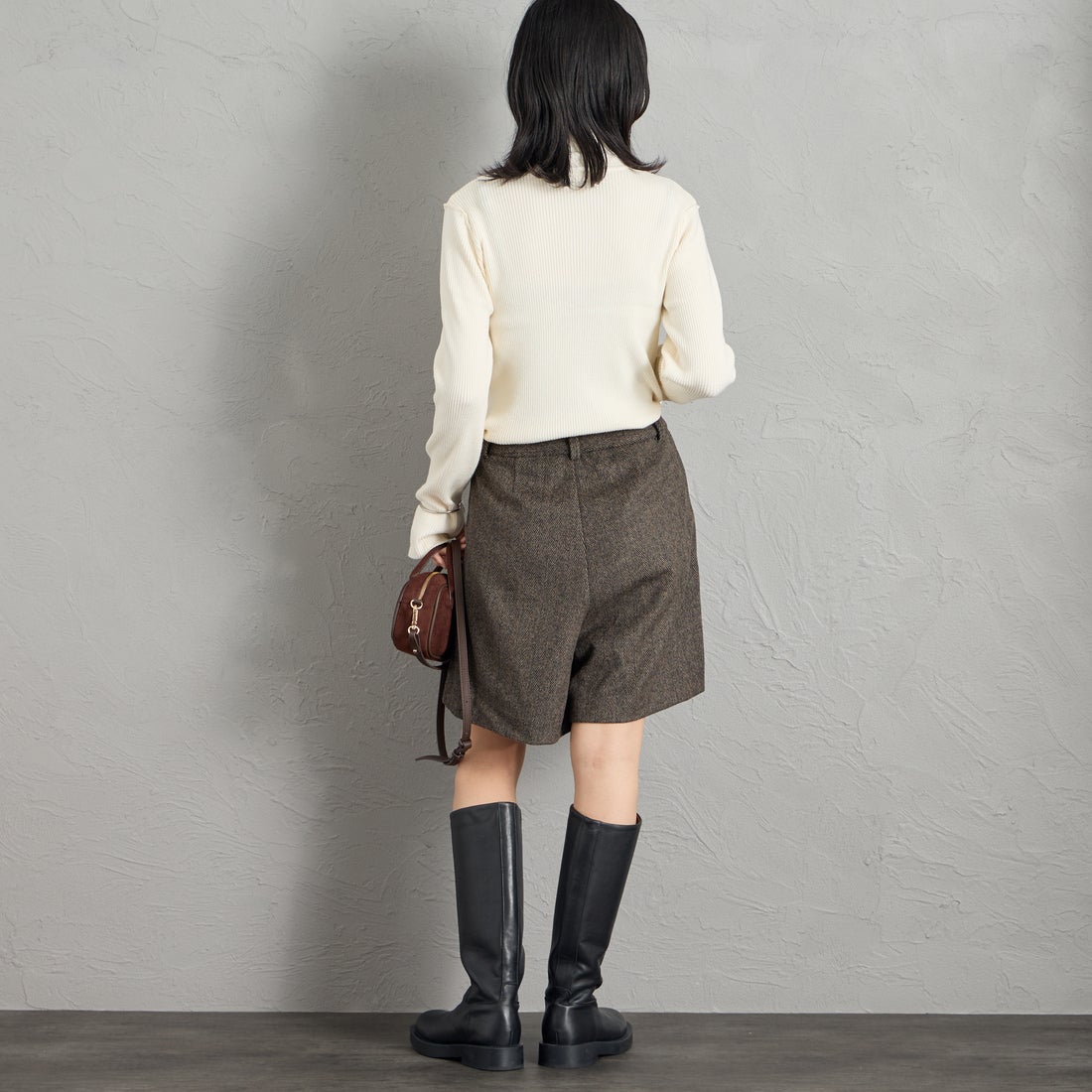 Maison de L'allure [メゾン ドゥ ラリュール] ハイネック ボタンニットプルオーバー [M26331007] 02 OFF &&モデル身長：162cm 着用サイズ：F&&
