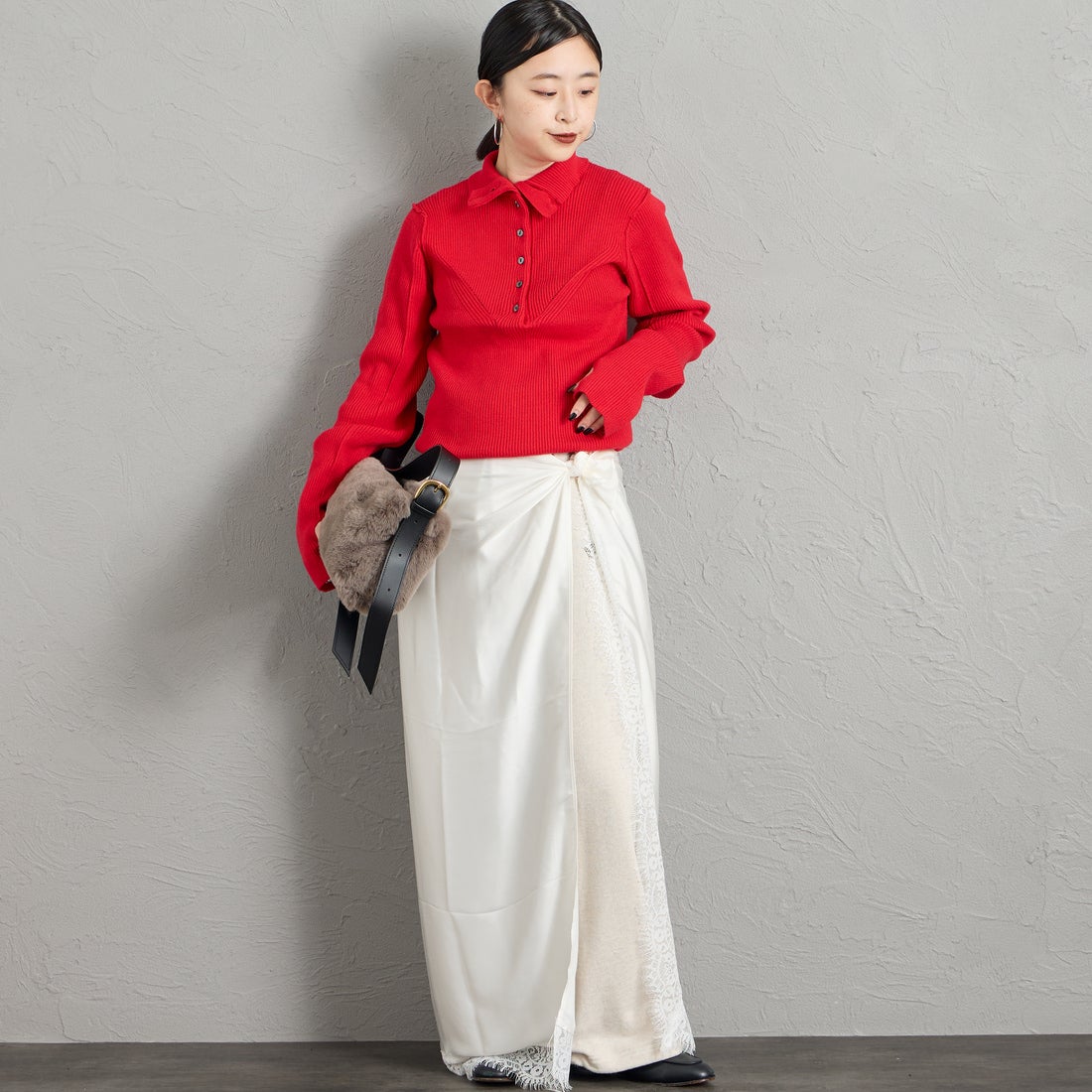 Maison de L'allure [メゾン ドゥ ラリュール] ハイネック ボタンニットプルオーバー [M26331007] 46 RED &&モデル身長：150cm 着用サイズ：F&&