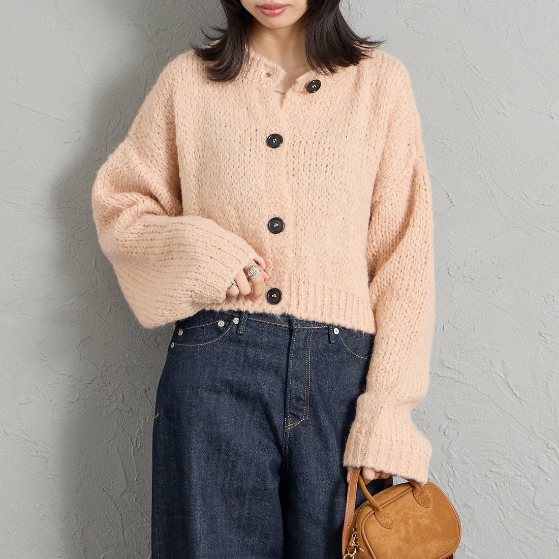 TRICOTS JEAN MARC [トリコット ジーン マルク] 別注 ショート丈クルーネックカーディガン [CCFJ-JF] PINK &&モデル身長：162cm 着用サイズ：F&&