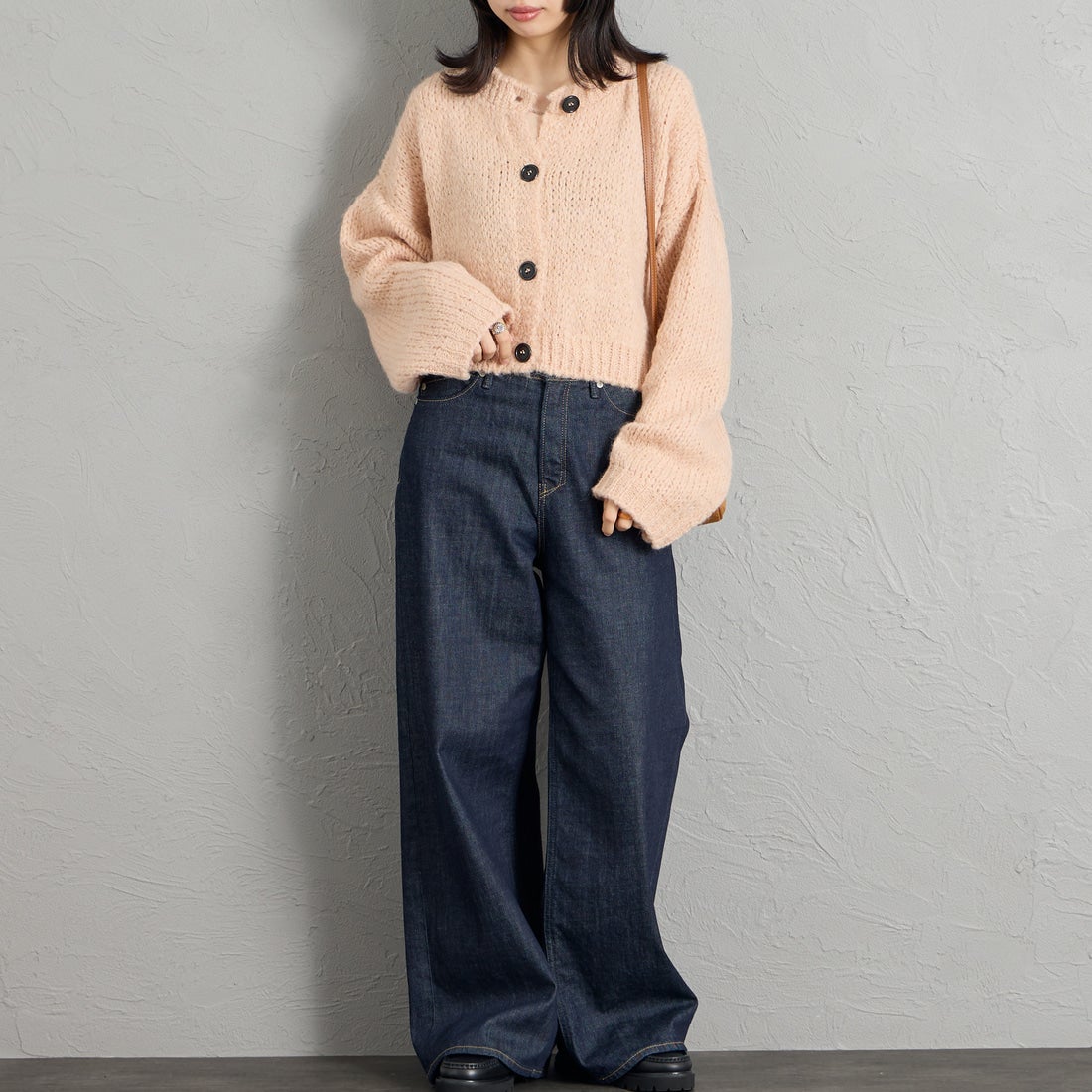 TRICOTS JEAN MARC [トリコット ジーン マルク] 別注 ショート丈クルーネックカーディガン [CCFJ-JF] PINK &&モデル身長：162cm 着用サイズ：F&&