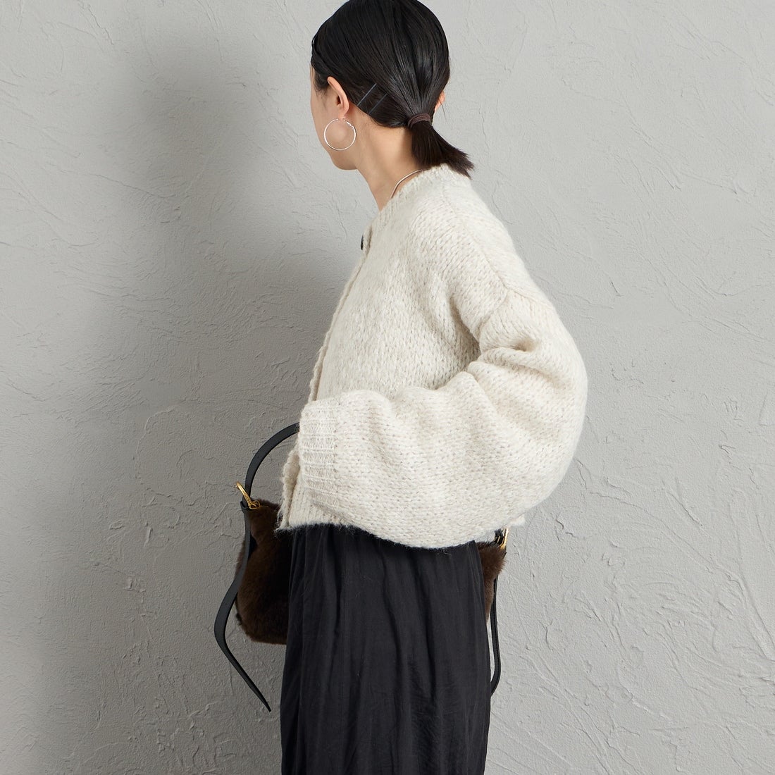 TRICOTS JEAN MARC [トリコット ジーン マルク] 別注 ショート丈クルーネックカーディガン [CCFJ-JF] L.GRAY &&モデル身長：150cm 着用サイズ：F&&