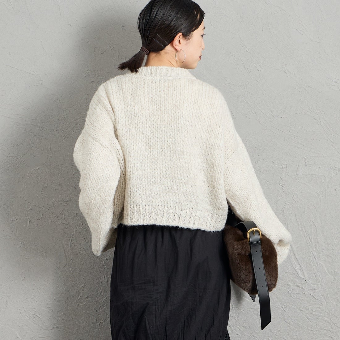TRICOTS JEAN MARC [トリコット ジーン マルク] 別注 ショート丈クルーネックカーディガン [CCFJ-JF] L.GRAY &&モデル身長：150cm 着用サイズ：F&&