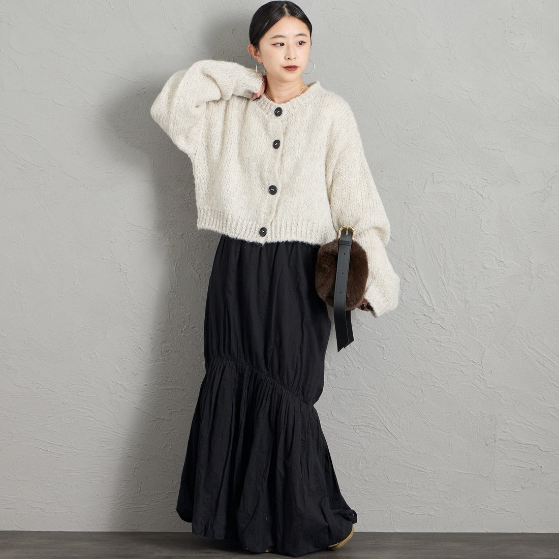 TRICOTS JEAN MARC [トリコット ジーン マルク] 別注 ショート丈クルーネックカーディガン [CCFJ-JF] L.GRAY &&モデル身長：150cm 着用サイズ：F&&