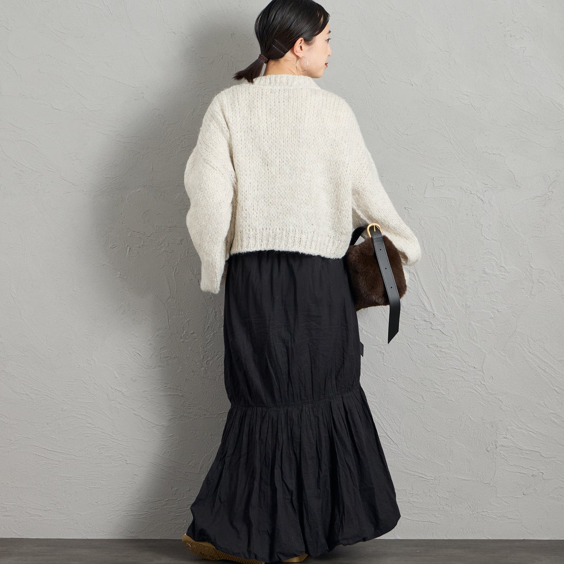 TRICOTS JEAN MARC [トリコット ジーン マルク] 別注 ショート丈クルーネックカーディガン [CCFJ-JF] L.GRAY &&モデル身長：150cm 着用サイズ：F&&