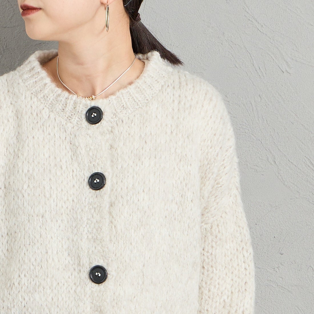 TRICOTS JEAN MARC [トリコット ジーン マルク] 別注 ショート丈クルーネックカーディガン [CCFJ-JF] L.GRAY &&モデル身長：150cm 着用サイズ：F&&