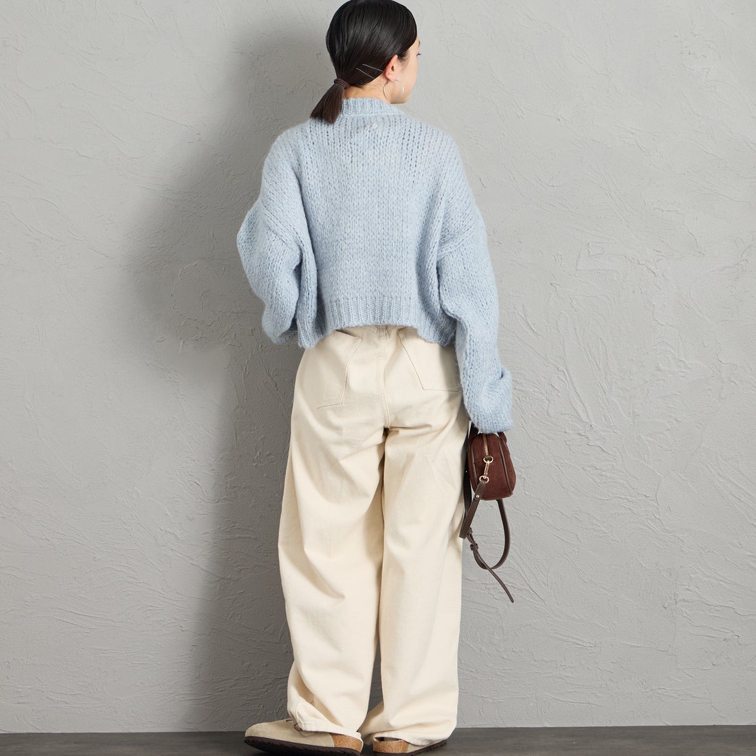 TRICOTS JEAN MARC [トリコット ジーン マルク] 別注 ショート丈クルーネックカーディガン [CCFJ-JF] L.BLUE &&モデル身長：150cm 着用サイズ：F&&