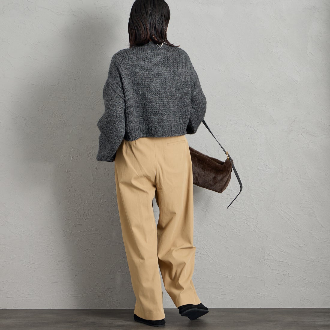 TRICOTS JEAN MARC [トリコット ジーン マルク] 別注 ショート丈クルーネックカーディガン [CCFJ-JF] CHARCOAL &&モデル身長：160cm 着用サイズ：F&&