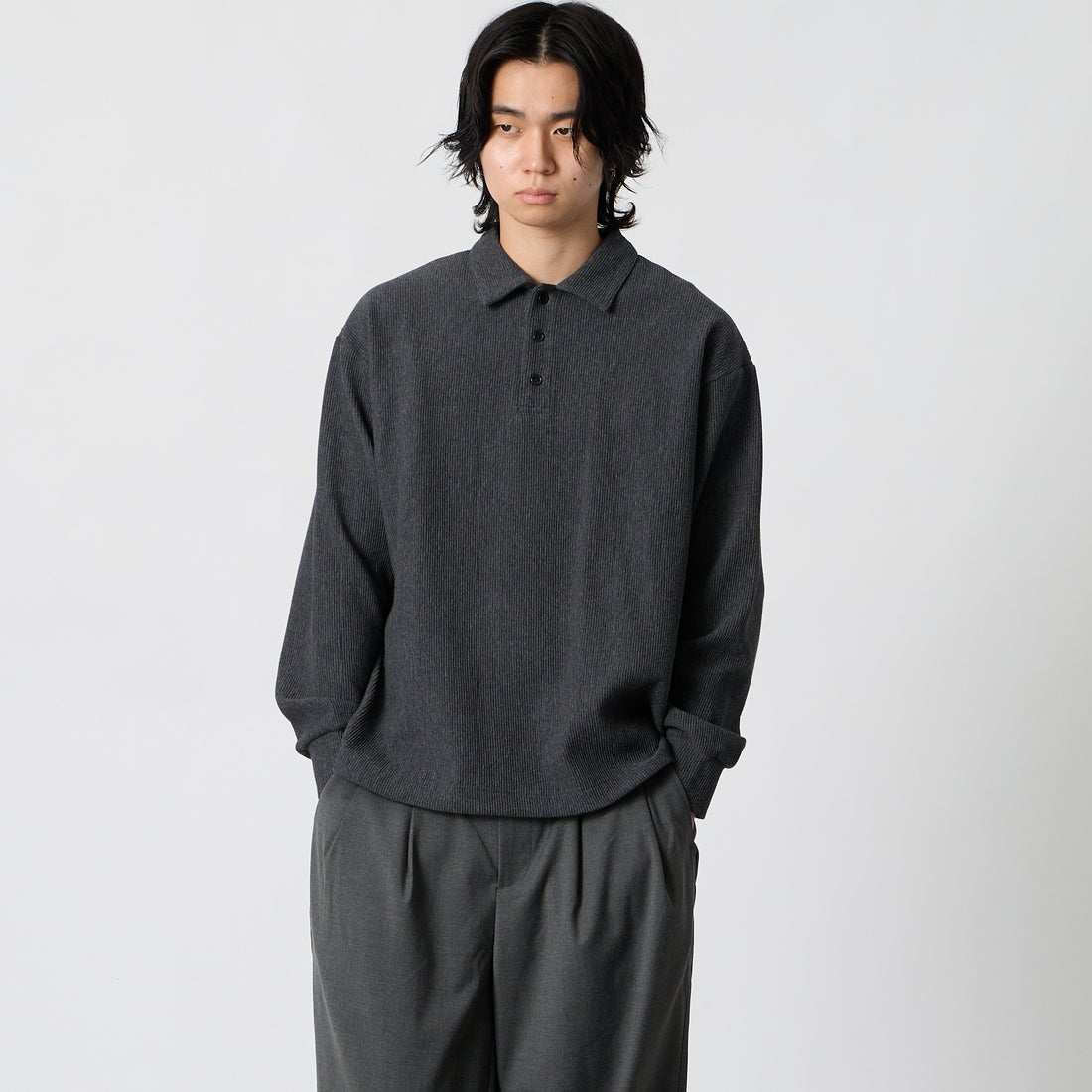 SLICK [スリック] プリーツニットドローストリングポロシャツ [5131084] 805 CHARCO &&モデル身長：177cm 着用サイズ：1&&