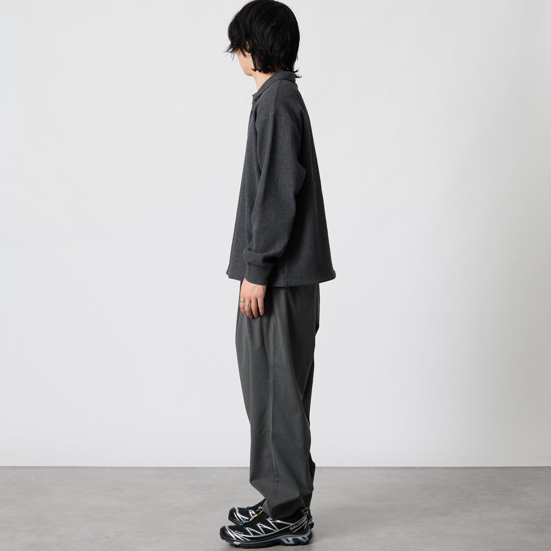 SLICK [スリック] プリーツニットドローストリングポロシャツ [5131084] 805 CHARCO &&モデル身長：177cm 着用サイズ：1&&