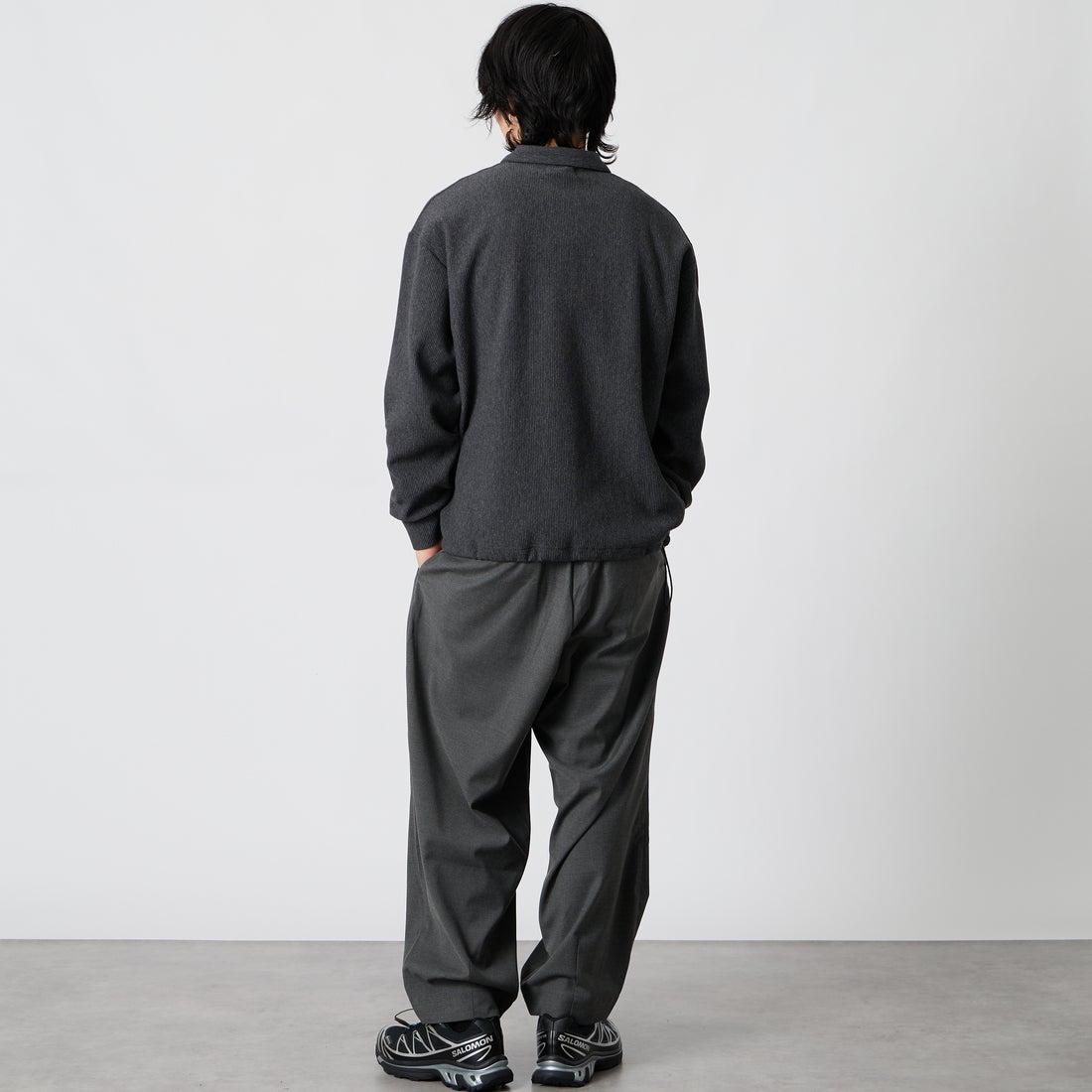 SLICK [スリック] プリーツニットドローストリングポロシャツ [5131084] 805 CHARCO &&モデル身長：177cm 着用サイズ：1&&