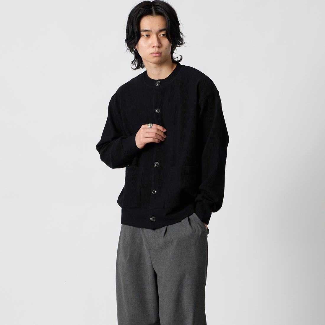 SLICK [スリック] プリーツニットクルーネックカーディガン [5131029] 700 BLACK &&モデル身長：177cm 着用サイズ：1&&
