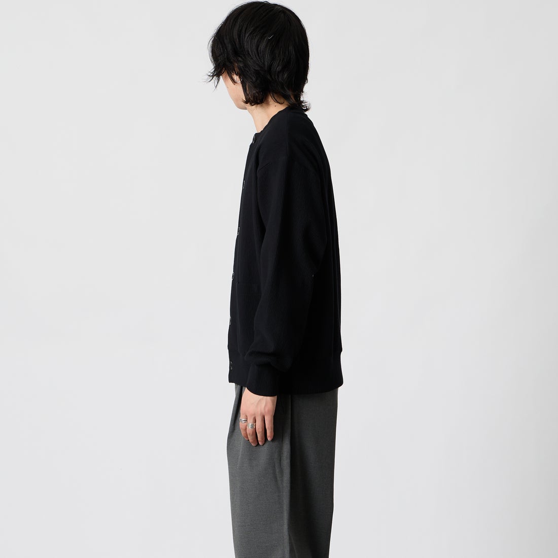 SLICK [スリック] プリーツニットクルーネックカーディガン [5131029] 700 BLACK &&モデル身長：177cm 着用サイズ：1&&