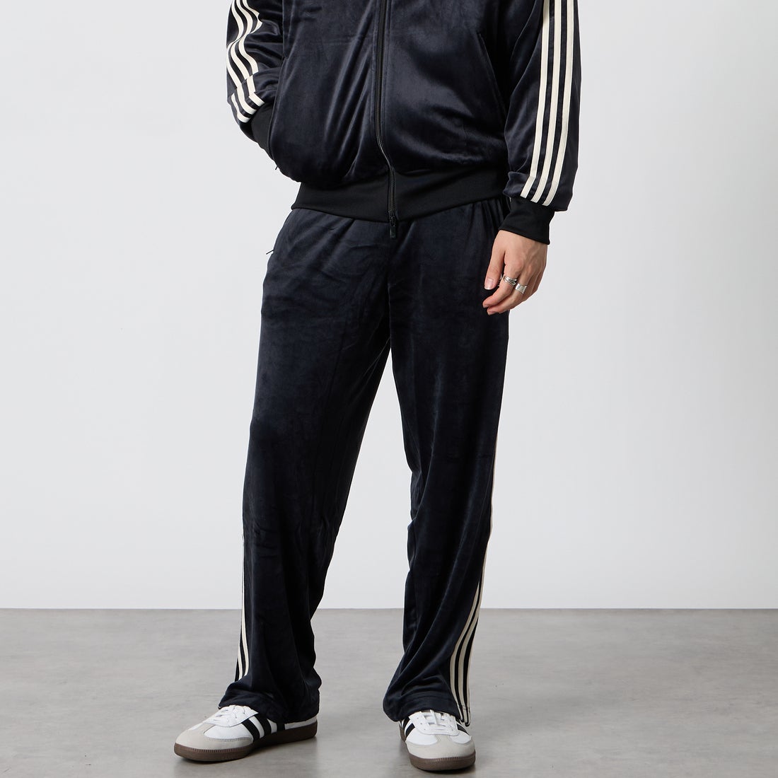 adidas Originals [アディダス オリジナルス] ファイヤーバード ベロア トラックパンツ [QH344] LC8085 &&モデル身長：177cm 着用サイズ：M&&