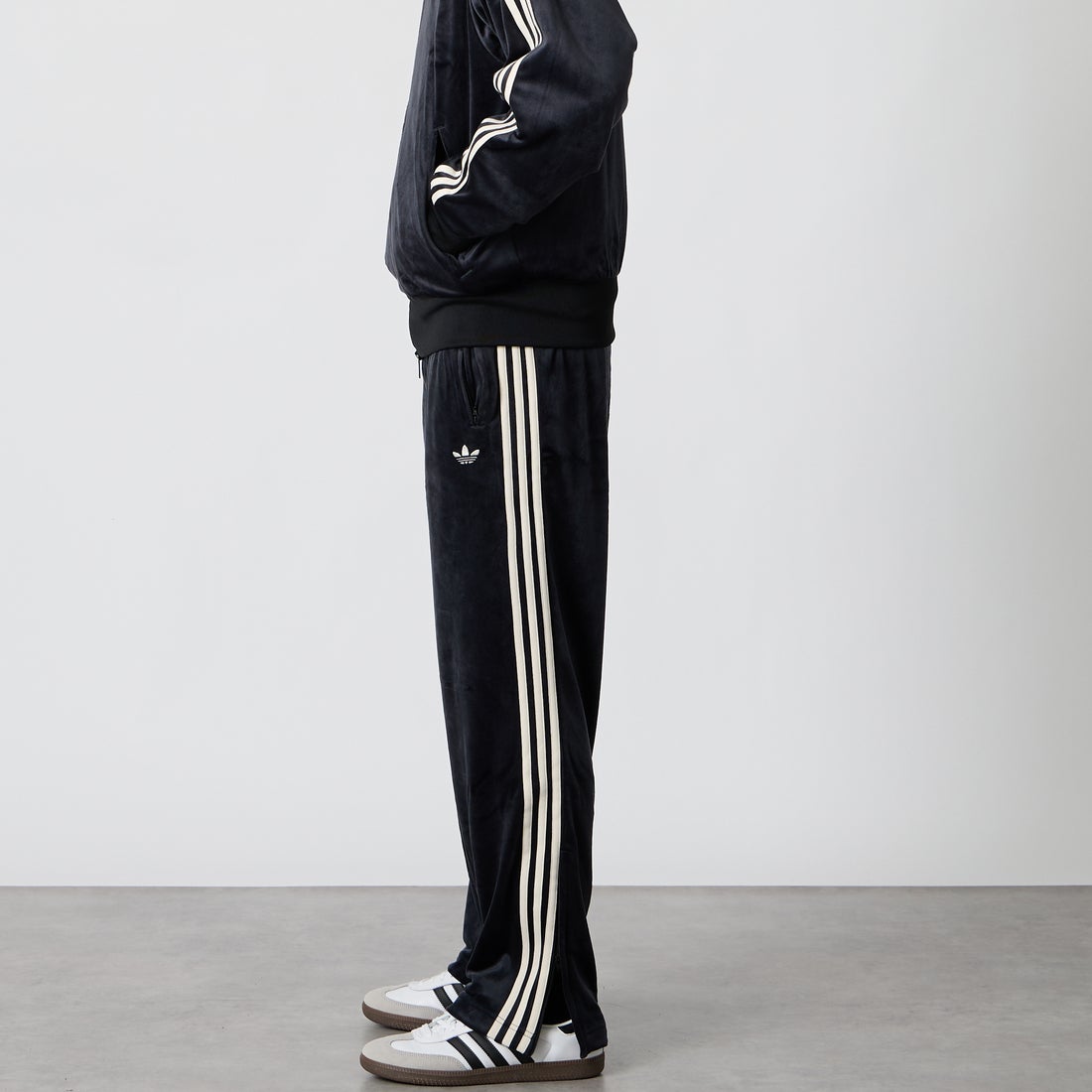 adidas Originals [アディダス オリジナルス] ファイヤーバード ベロア トラックパンツ [QH344] LC8085 &&モデル身長：177cm 着用サイズ：M&&