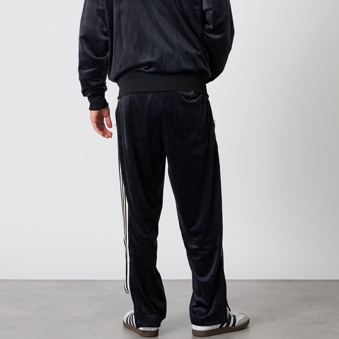 adidas Originals [アディダス オリジナルス] ファイヤーバード ベロア トラックパンツ [QH344] LC8085 &&モデル身長：177cm 着用サイズ：M&&