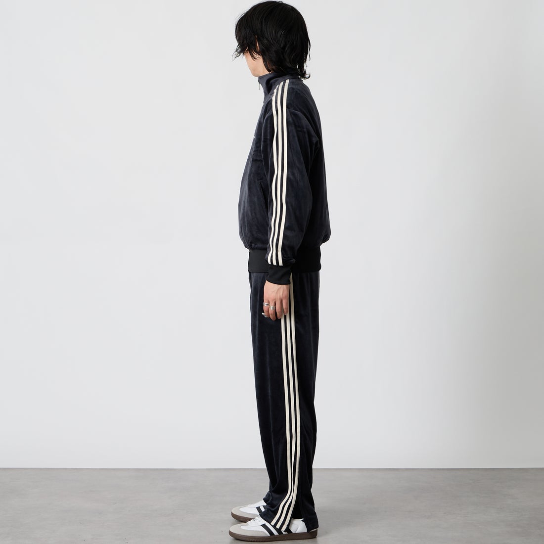 adidas Originals [アディダス オリジナルス] ファイヤーバード ベロア トラックパンツ [QH344] LC8085 &&モデル身長：177cm 着用サイズ：M&&