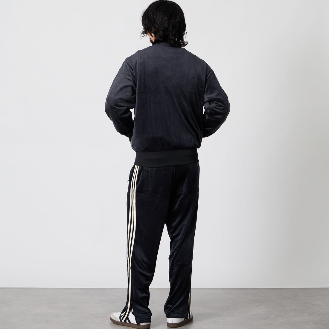 adidas Originals [アディダス オリジナルス] ファイヤーバード ベロア トラックパンツ [QH344] LC8085 &&モデル身長：177cm 着用サイズ：M&&