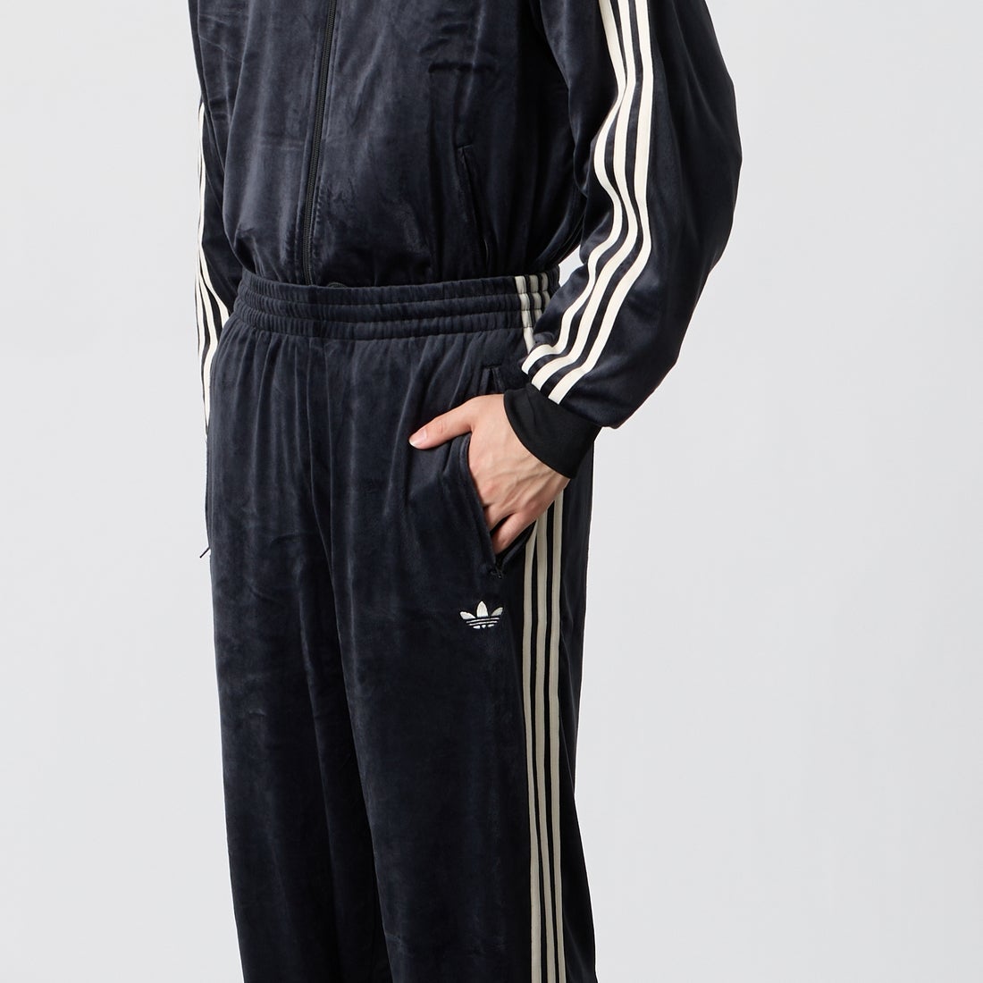 adidas Originals [アディダス オリジナルス] ファイヤーバード ベロア トラックパンツ [QH344] LC8085 &&モデル身長：177cm 着用サイズ：M&&