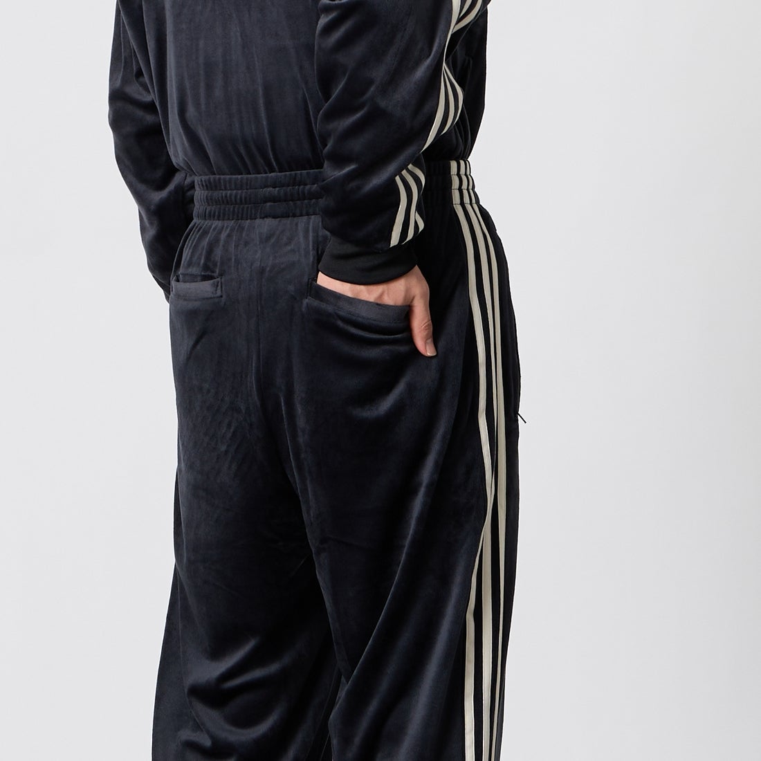 adidas Originals [アディダス オリジナルス] ファイヤーバード ベロア トラックパンツ [QH344] LC8085 &&モデル身長：177cm 着用サイズ：M&&