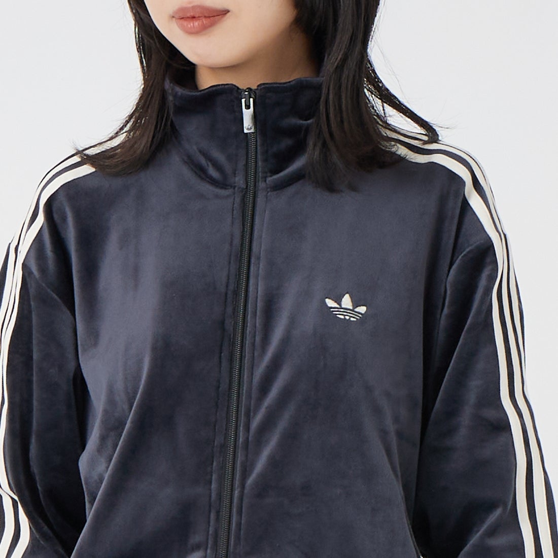 adidas Originals [アディダス オリジナルス] ファイヤーバード ベロア トラックトップ [ZQ134] LC8070 &&モデル身長：162cm 着用サイズ：XS&&