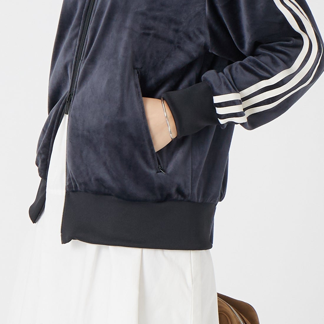 adidas Originals [アディダス オリジナルス] ファイヤーバード ベロア トラックトップ [ZQ134] LC8070 &&モデル身長：162cm 着用サイズ：XS&&