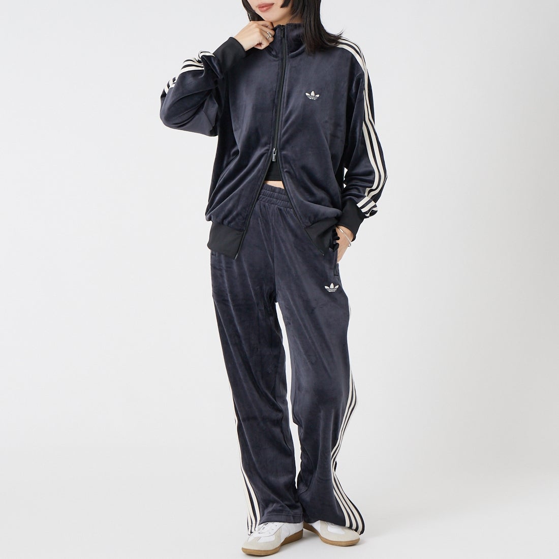 adidas Originals [アディダス オリジナルス] ファイヤーバード ベロア トラックトップ [ZQ134] LC8070 &&モデル身長：162cm 着用サイズ：XS&&