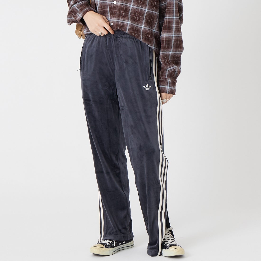 adidas Originals [アディダス オリジナルス] ファイヤーバード ベロア トラックパンツ [QH344] LC8085 &&モデル身長：162cm 着用サイズ：XS&&