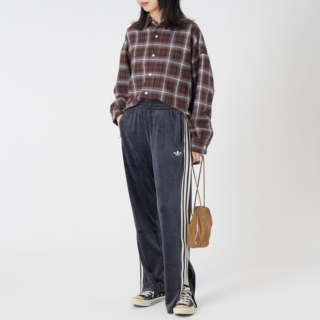 adidas Originals [アディダス オリジナルス] ファイヤーバード ベロア トラックパンツ [QH344] LC8085 &&モデル身長：162cm 着用サイズ：XS&&