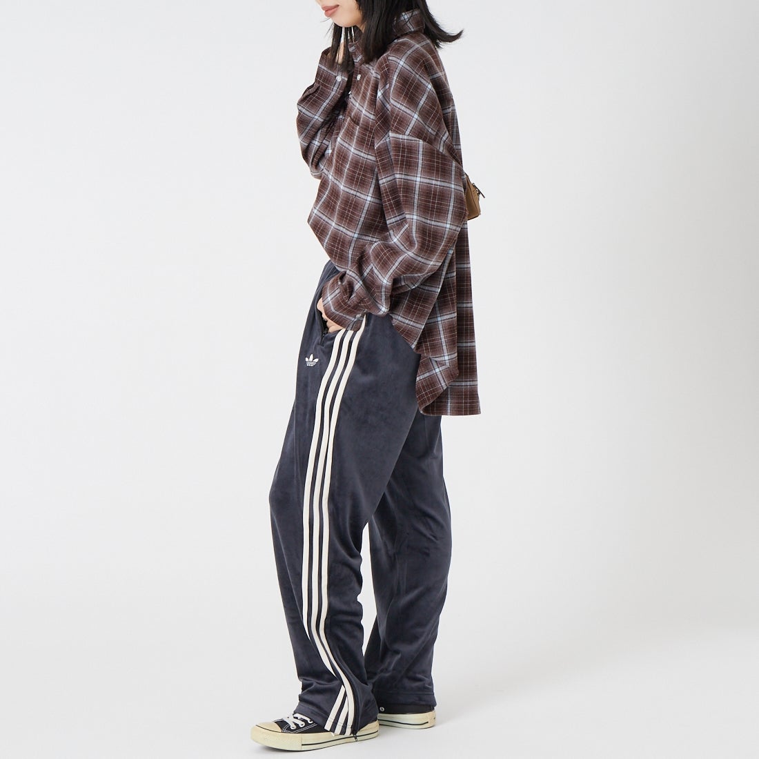 adidas Originals [アディダス オリジナルス] ファイヤーバード ベロア トラックパンツ [QH344] LC8085 &&モデル身長：162cm 着用サイズ：XS&&