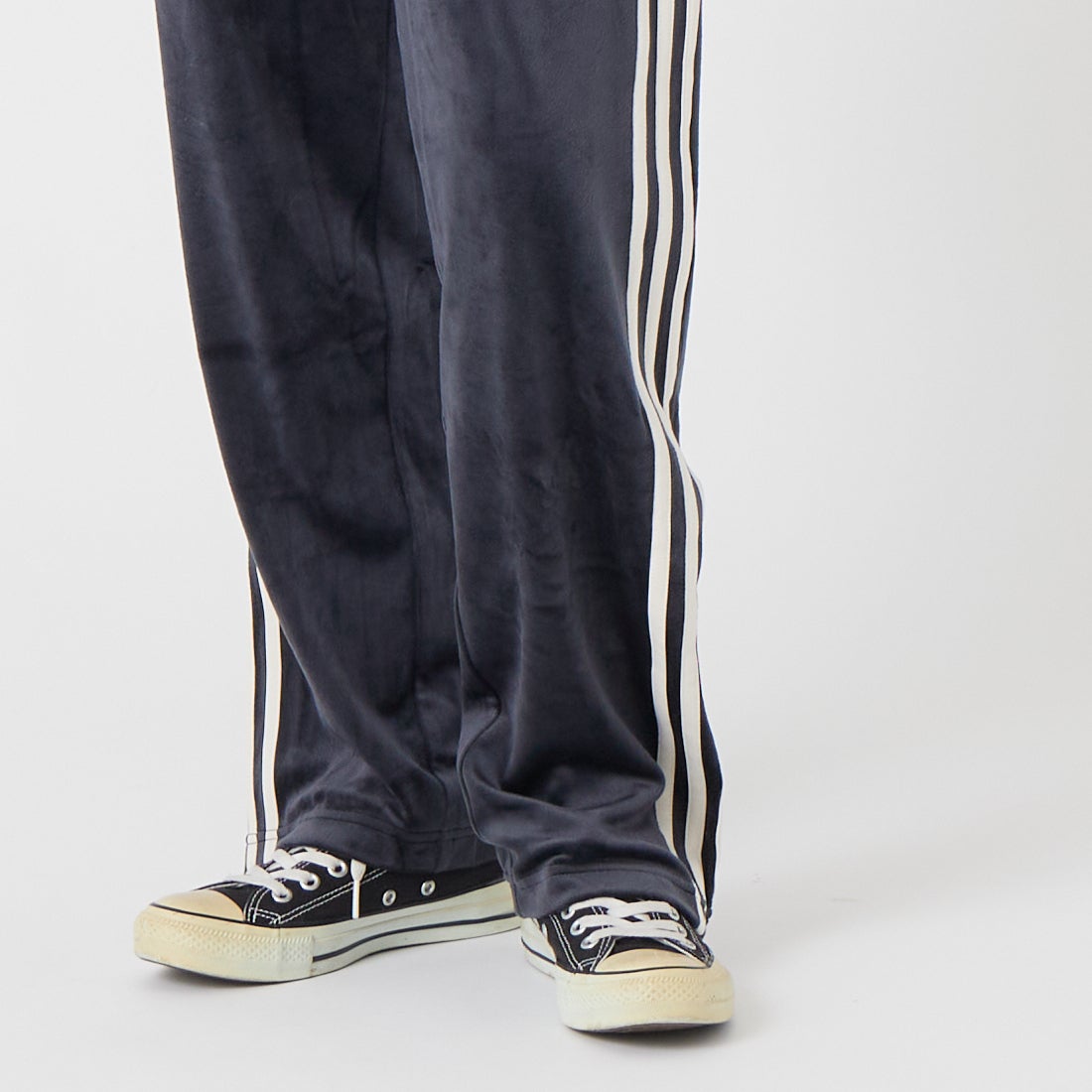 adidas Originals [アディダス オリジナルス] ファイヤーバード ベロア トラックパンツ [QH344] LC8085 &&モデル身長：162cm 着用サイズ：XS&&