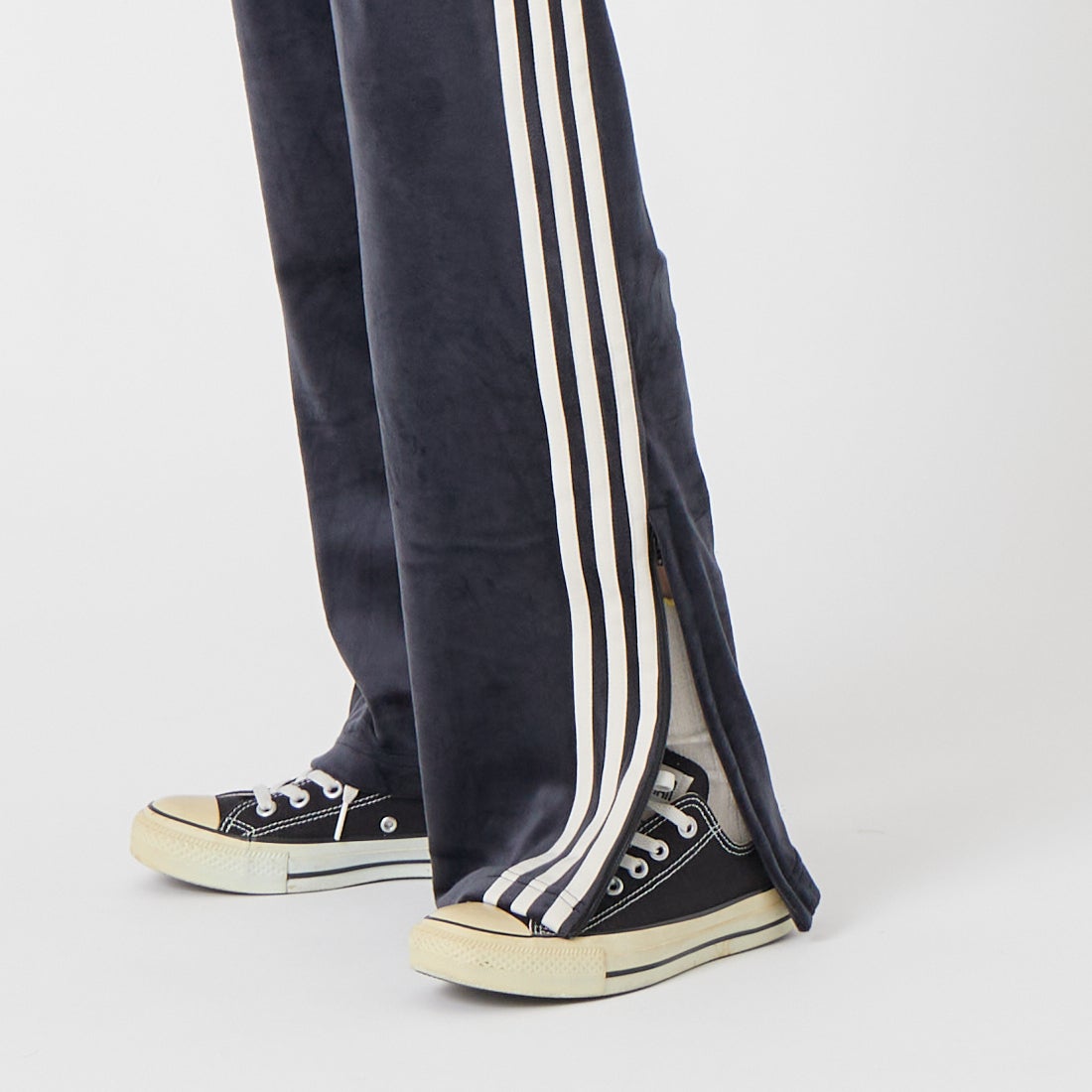 adidas Originals [アディダス オリジナルス] ファイヤーバード ベロア トラックパンツ [QH344] LC8085 &&モデル身長：162cm 着用サイズ：XS&&