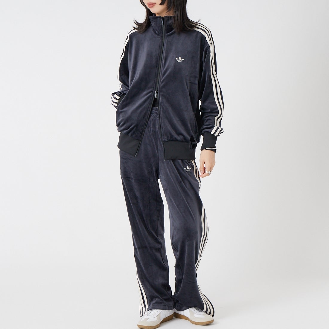 adidas Originals [アディダス オリジナルス] ファイヤーバード ベロア トラックパンツ [QH344] LC8085 &&モデル身長：162cm 着用サイズ：XS&&