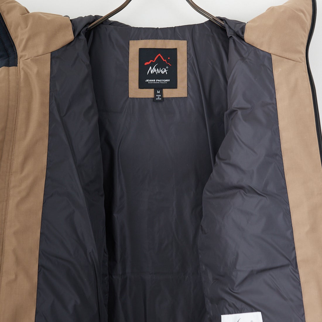 JEANSFACTORY × NANGA [ジーンズファクトリー × ナンガ] 別注 HINOC 難燃タフタダウンジャケット [JMP-264-051-JF] BEIGE