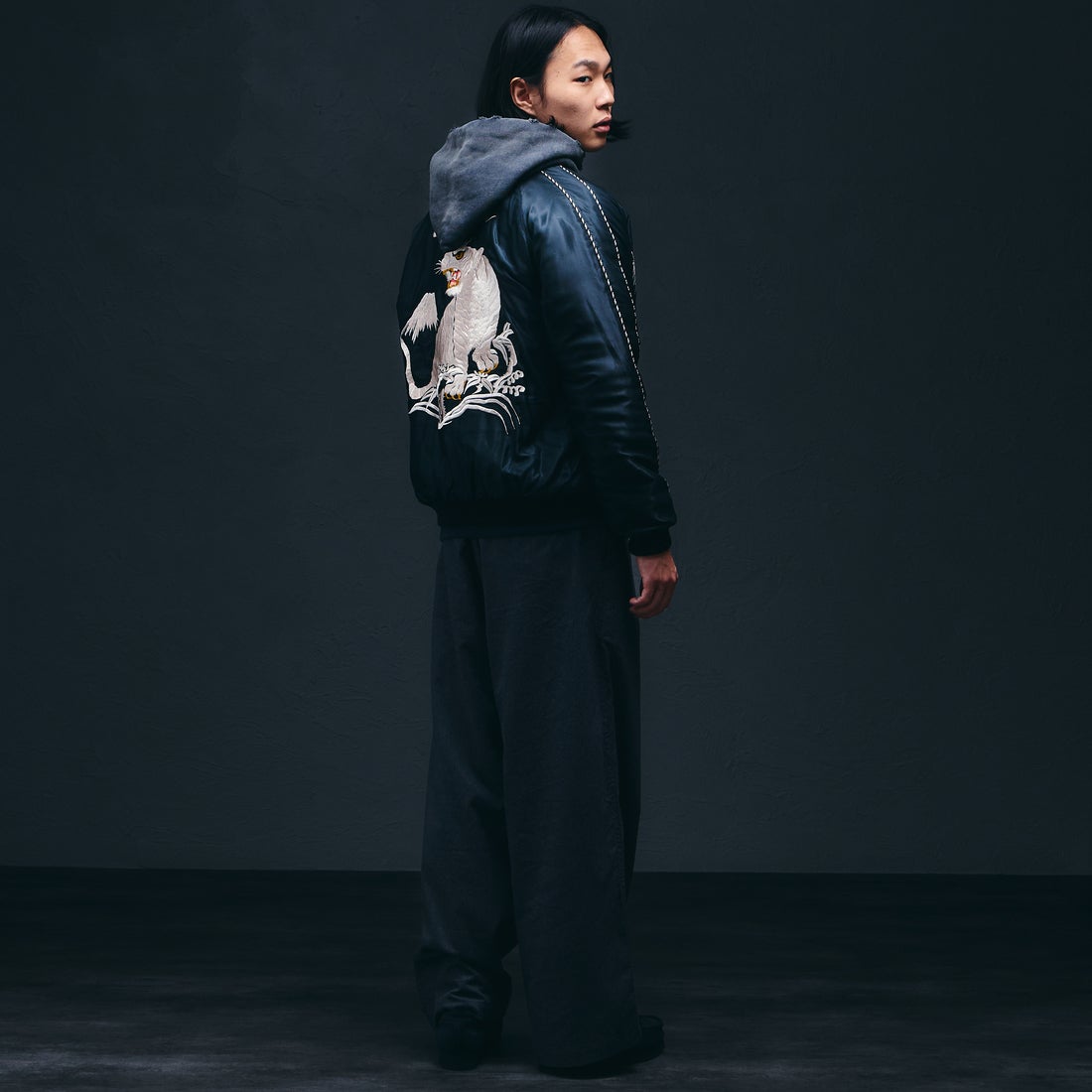 TAILOR TOYO [テーラートウヨウ] アセテート リバーシブルキルトスーベニアジャケット [TT15973] 219 BLK/BL &&モデル身長：175cm 着用サイズ：L&&