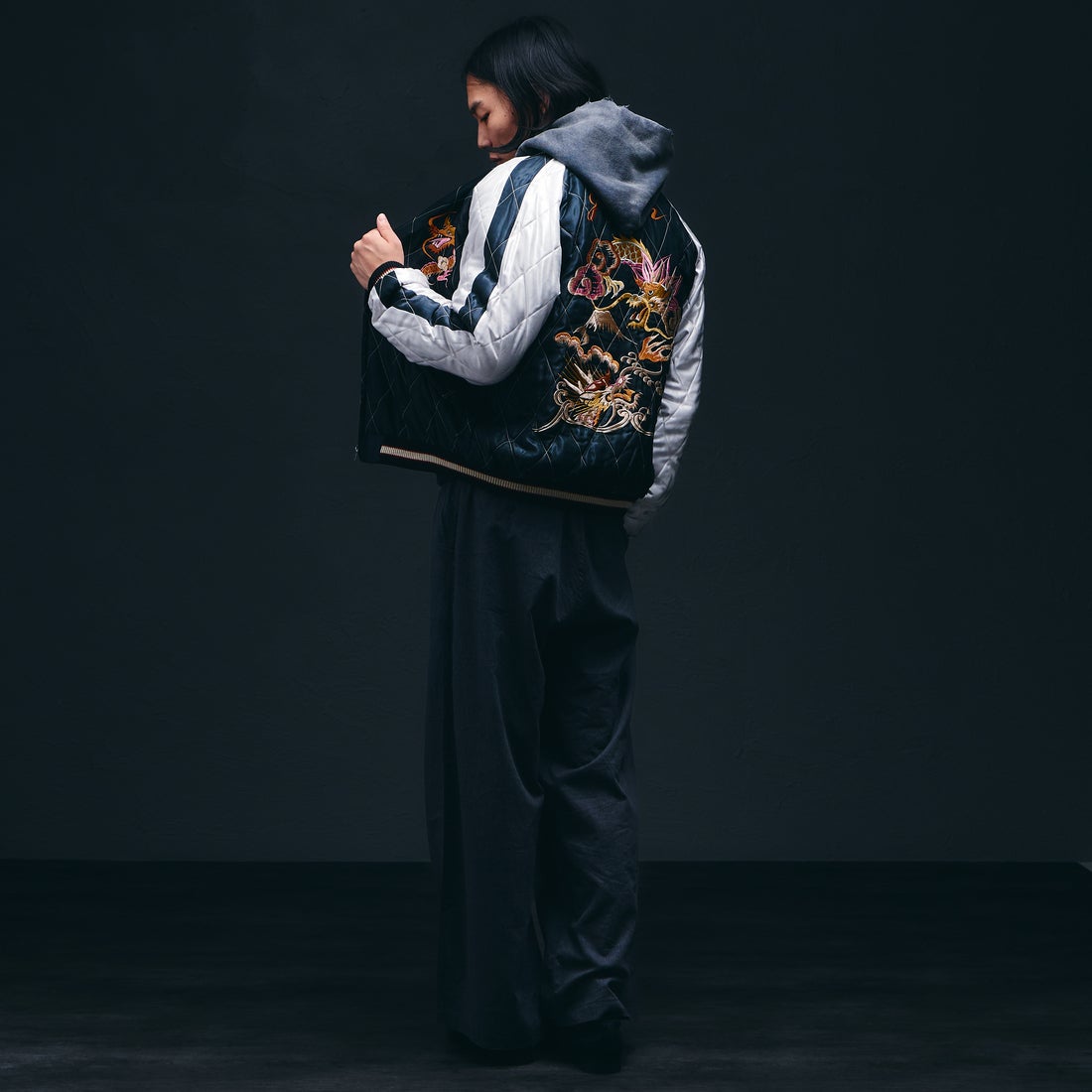 TAILOR TOYO [テーラートウヨウ] アセテート リバーシブルキルトスーベニアジャケット [TT15973] 219 BLK/BL &&モデル身長：175cm 着用サイズ：L&&
