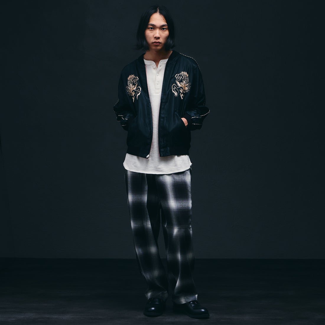 TAILOR TOYO [テーラートウヨウ] アセテート リバーシブルスーベニアジャケット [TT15972] 219 BLK/BL &&モデル身長：175cm 着用サイズ：L&&