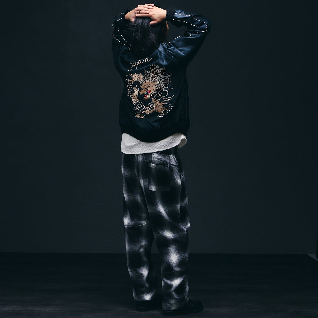 TAILOR TOYO [テーラートウヨウ] アセテート リバーシブルスーベニアジャケット [TT15972] 219 BLK/BL &&モデル身長：175cm 着用サイズ：L&&