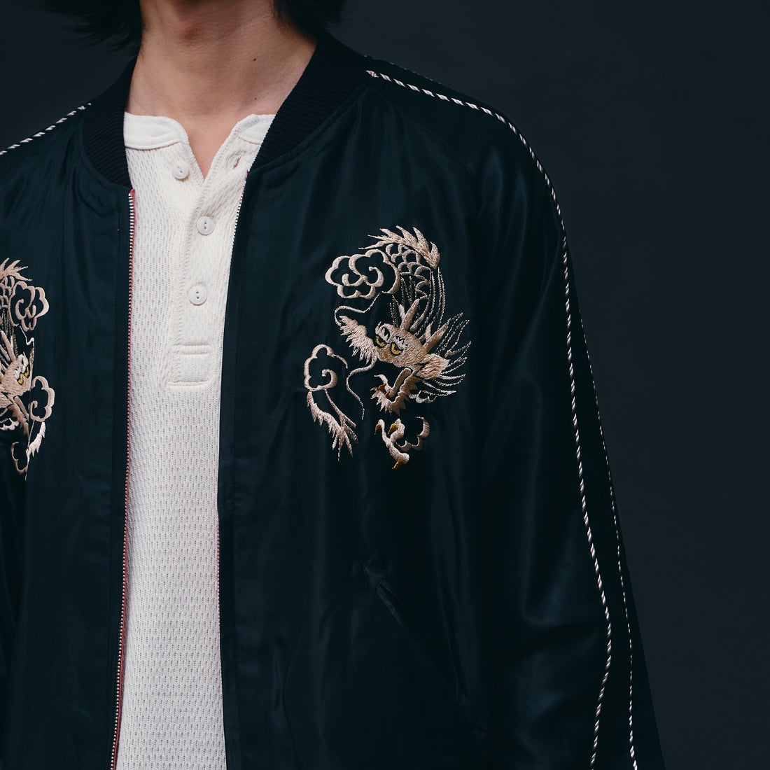 TAILOR TOYO [テーラートウヨウ] アセテート リバーシブルスーベニアジャケット [TT15972] 219 BLK/BL &&モデル身長：175cm 着用サイズ：L&&