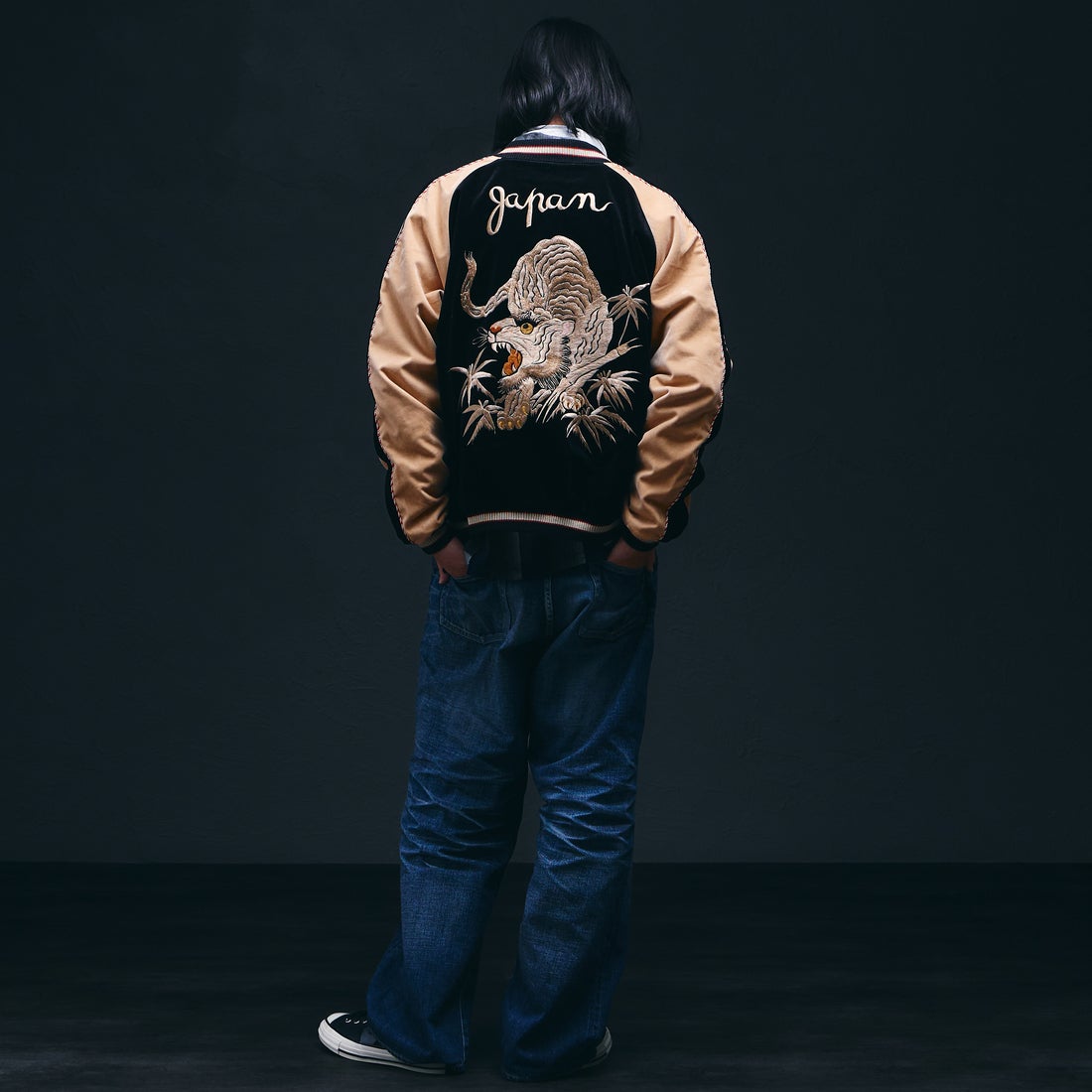 TAILOR TOYO [テーラートウヨウ] 別珍2トーン スーベニアジャケット [TT15975] 119 BLK/BE &&モデル身長：175cm 着用サイズ：L&&