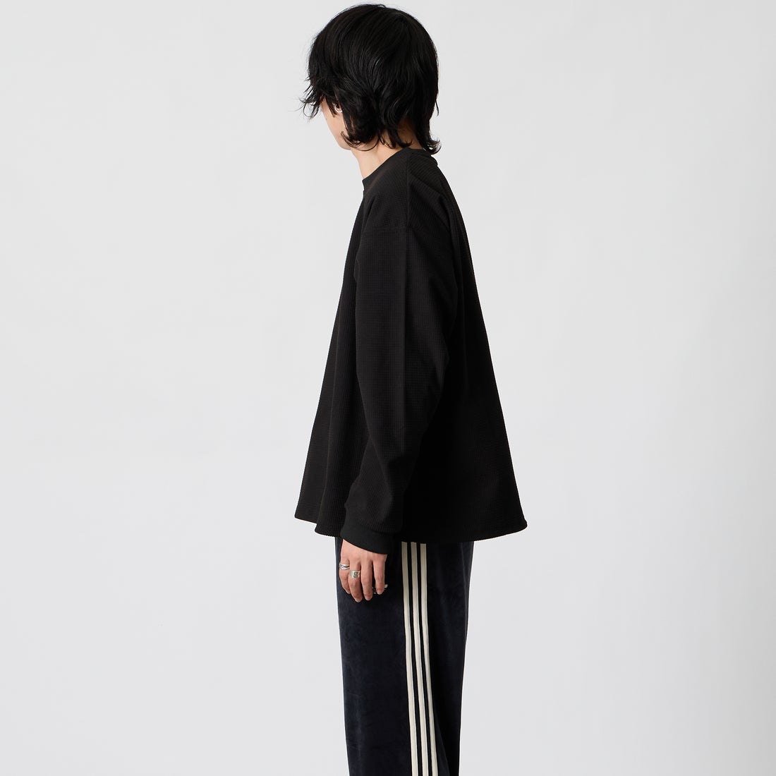 HELLO CALIF [ハローカリフ] ワッフルドロストTシャツ [351080IN] BLACK &&モデル身長：177cm 着用サイズ：M&&