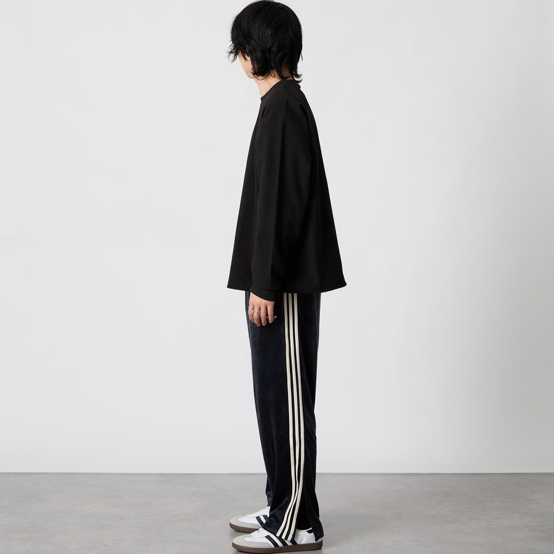 HELLO CALIF [ハローカリフ] ワッフルドロストTシャツ [351080IN] BLACK &&モデル身長：177cm 着用サイズ：M&&