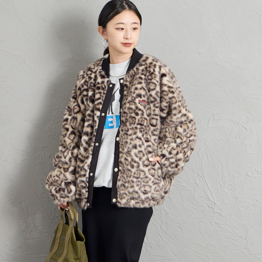 HELLO CALIF [ハローカリフ] ファーボンバージャケット [HC-264-097] LEOPARD &&モデル身長：150cm 着用サイズ：S&&