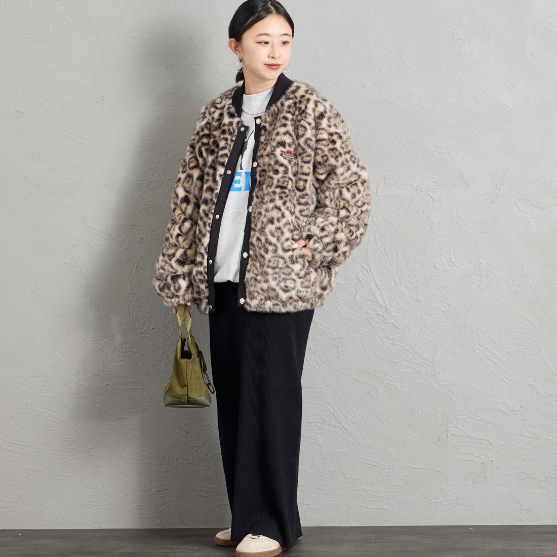 HELLO CALIF [ハローカリフ] ファーボンバージャケット [HC-264-097] LEOPARD &&モデル身長：150cm 着用サイズ：S&&
