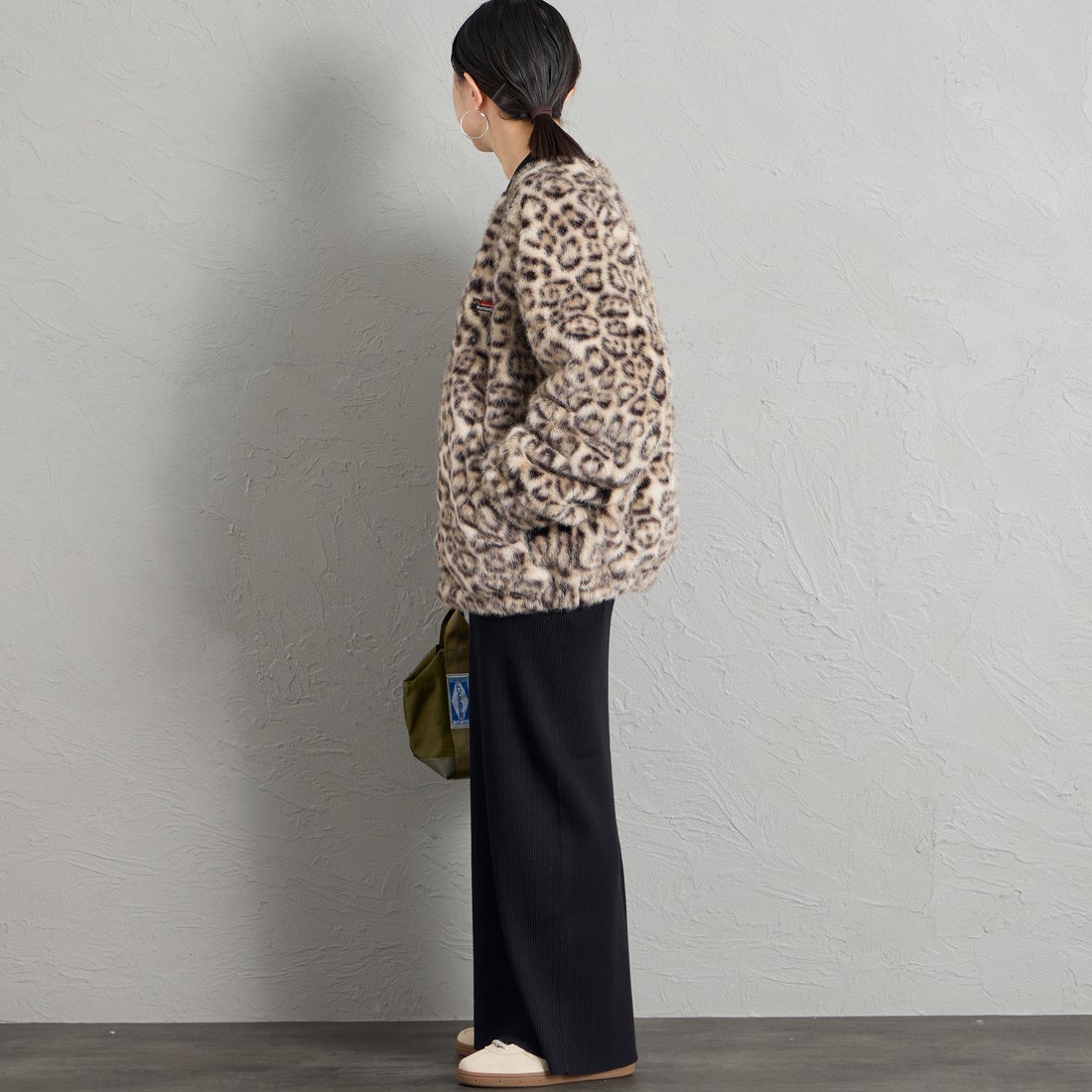 HELLO CALIF [ハローカリフ] ファーボンバージャケット [HC-264-097] LEOPARD &&モデル身長：150cm 着用サイズ：S&&