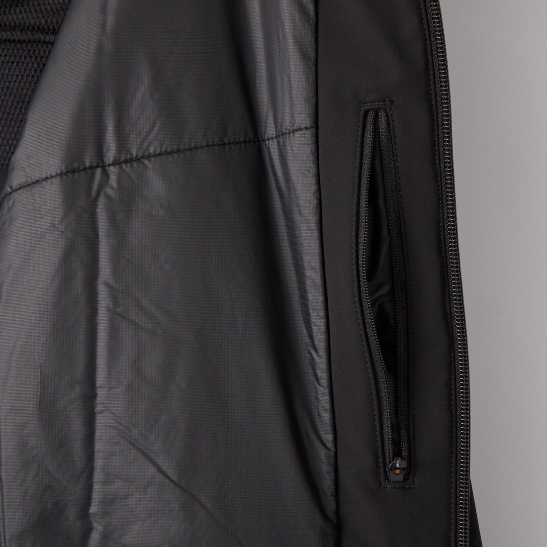 DESCENTE ALLTERRAIN [デサントオルテライン] インサレーテッドアクティブジャケット [DU6FWBA5M] BK00