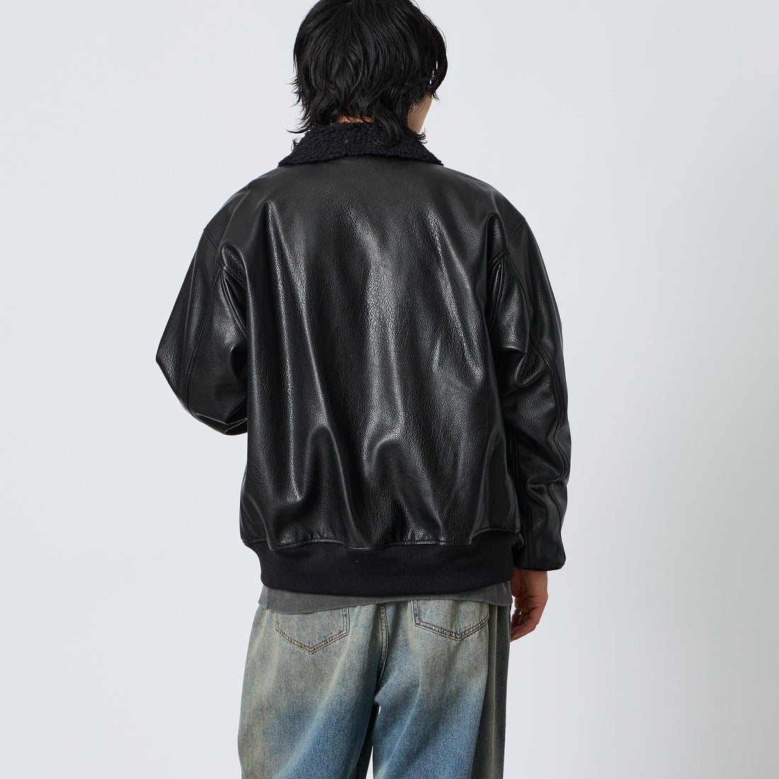 KIFFE [キッフェ] 別注 B-10 フェイクレザーフライトジャケット [KF262LE00130-JF] BLACK &&モデル身長：177cm 着用サイズ：XL&&