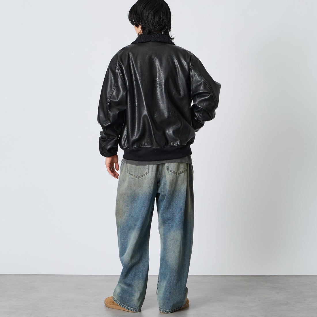 KIFFE [キッフェ] 別注 B-10 フェイクレザーフライトジャケット [KF262LE00130-JF] BLACK &&モデル身長：177cm 着用サイズ：XL&&